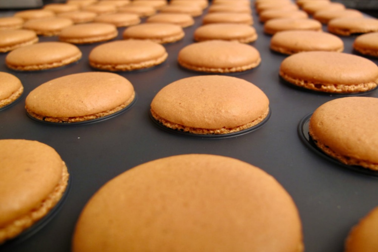 making-macarons-with-silicone-baking-mat